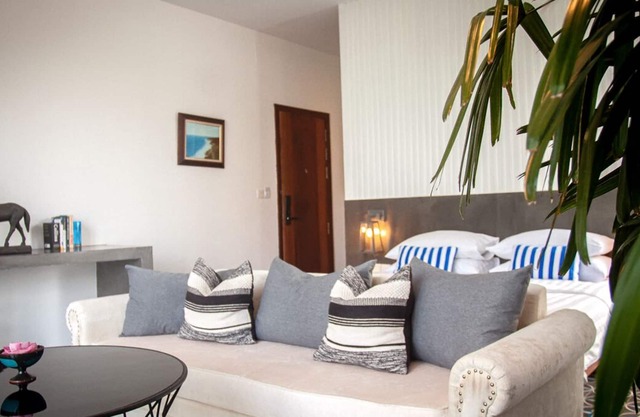 Private hotel with 4 suite rooms, Sky Bar and Full restaurant