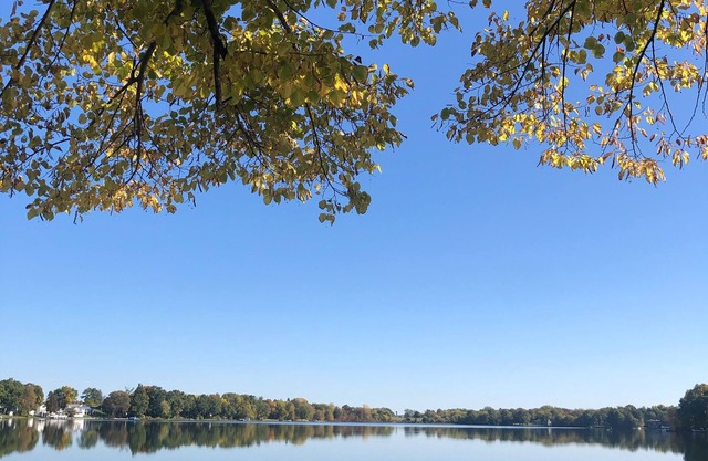 Private Lake, Sleeps 11, Near Shipshewana, 4 Bedrooms, 2 Baths
