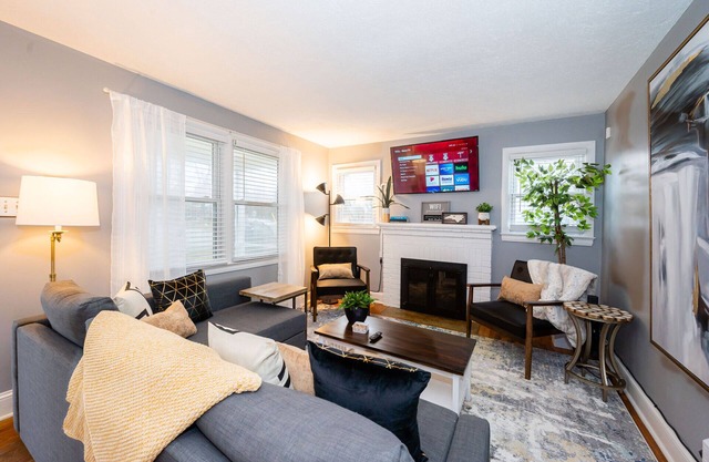 ❤️ Private Large Patio, 2Mile Downtown, 2Min to HPU, SMART TVs ❤️