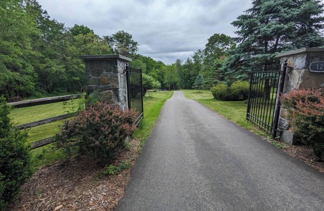 Private, light filled retreat space.n with your own pickleball court!