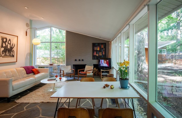 Private mid-century modern haven just 5 miles from DC
