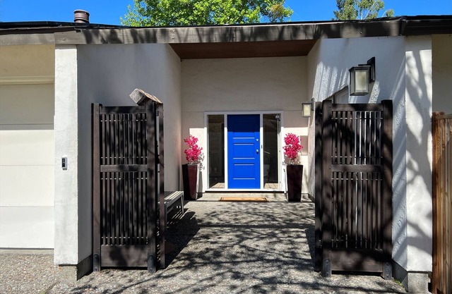 Private Oasis — Comfortable House near Stanford with Beautiful Garden