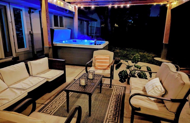 Private Oasis w Hot Tub & Pool near Folsom Lake! Parking for Boat and RV!