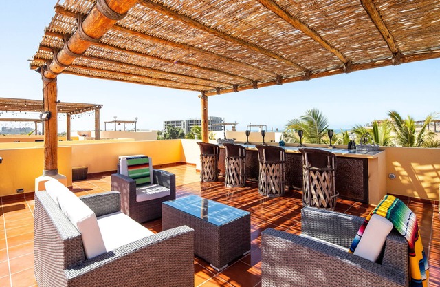 Private Oceanview Roof, Steps to Beach, Killer Surfing