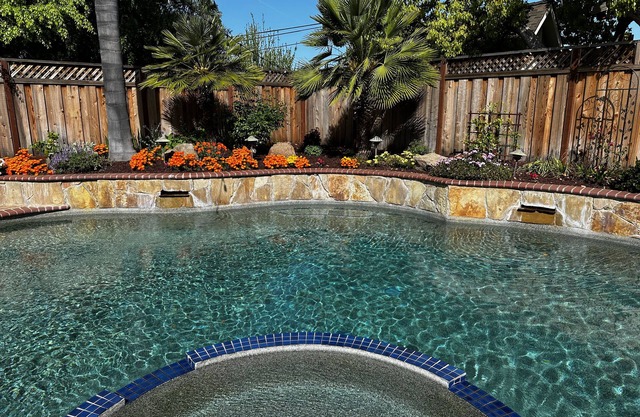 Private Queen Suite with Pool and Hot Tub