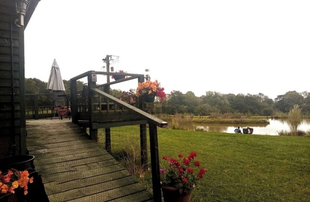 Private, quiet en-suite hut, glorious views to South Downs, wild swimming.