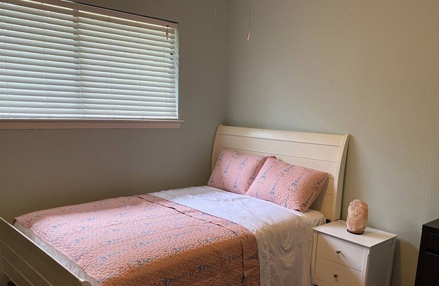 Private Room/15 mins To downtown/5 mins To Zilker Park