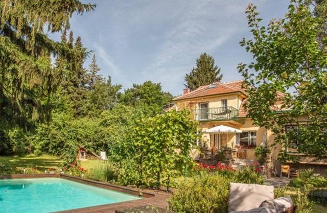 Private room in Perchtoldsdorf near Vienna with pool