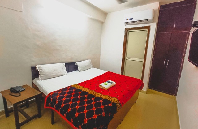 private rooms in mayur vihar