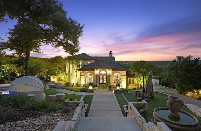 Private Serene Elegance w/Pool and Stunning View