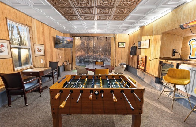 Private setting between flowing creeks, minutes from Cincinnati attractions.