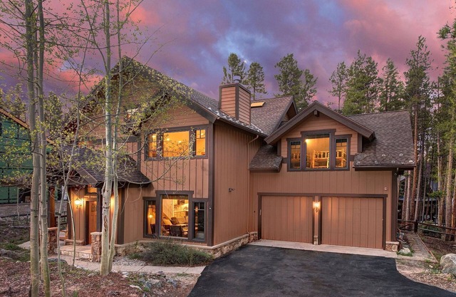 Private Ski Home with 3 King 6 Queen Beds Ski Out and Free Shuttle