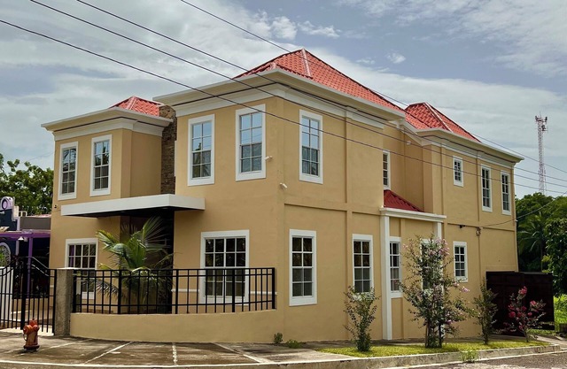 Private Spacious Modern 4BR Home with Full Kitchen