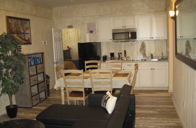 Private Spacious 2 Bedroom Uni