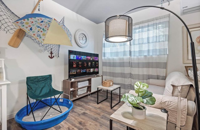 Private Studio in Citrus Heights w/parking