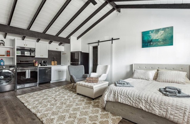 Private Studio Oasis with Nature at Your Doorstep