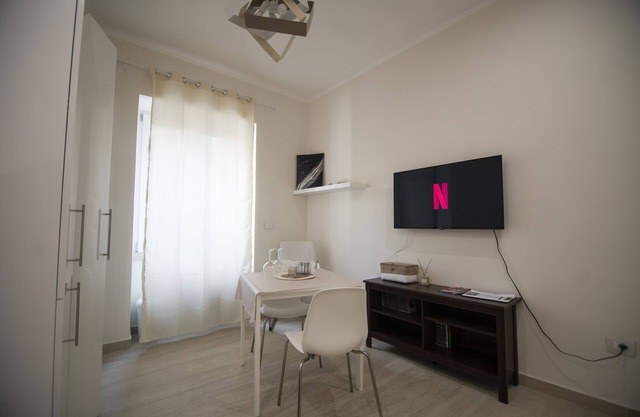 Private Suite for couple into City Centre near Amalfi Coast & Salerno Airport
