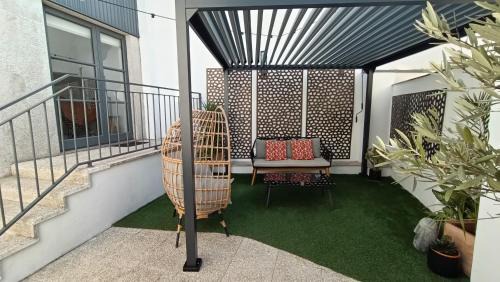 Private Terrace at Flores Street