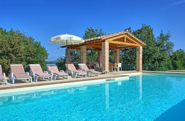 Private Villa with private pool, A/C, WIFI, TV, terrace, panoramic view, parking, close to Arezzo