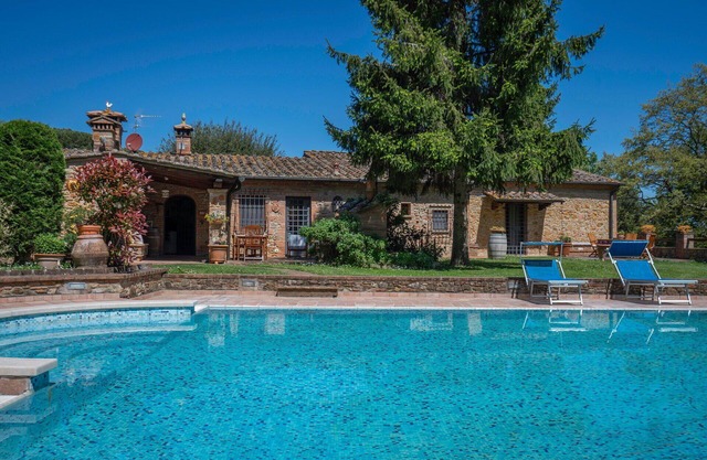 Private Villa with WIFI, private pool, A/C, TV, terrace, pets allowed, close to San Gimignano