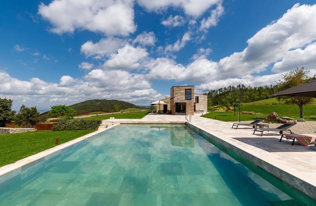 Private Villa with hot tub, A/C, WIFI, private pool, patio, pets allowed, close to San Gimignano