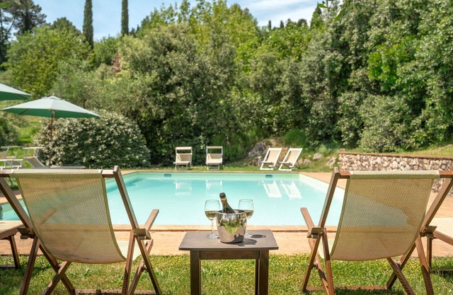 Private Villa with private pool, WIFI, TV, terrace, panoramic view, parking, close to Lucca
