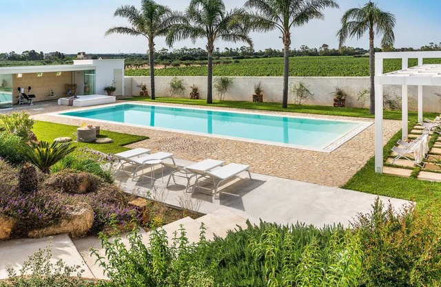 Villa Swimming 