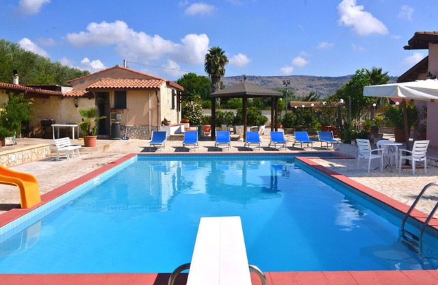Private Villa with WIFI, private pool, A/C, TV, patio, pets allowed, panoramic view, parking