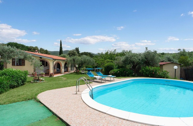 Private Villa with WIFI, A/C, private pool, TV, patio, pets allowed, panoramic view, parking