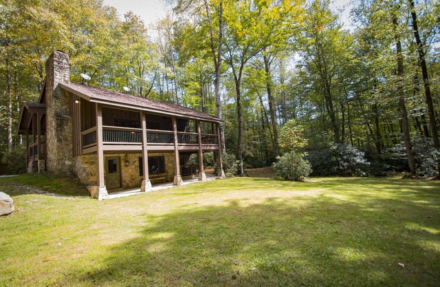 Private Waterfront Estate, 7 Cabins, Nestled on 500+ acres w/waterfalls, trails