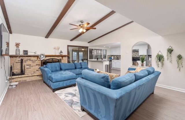 Proctor Family Home W/Game room in great Area