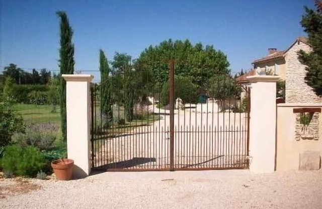 Provençal farmhouse with character of 90m2 in Pernes-Les-Fontaines (near ventoux)