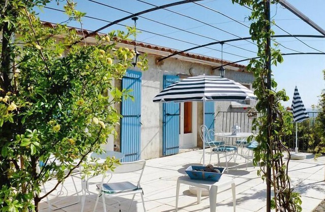 Provencal holiday home with private garden, Bédoin