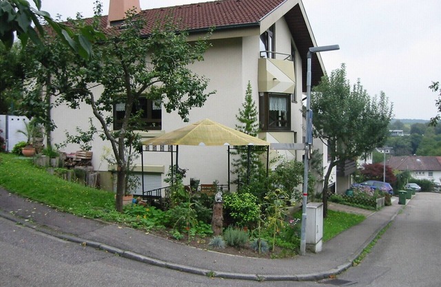 Proximity to the gold city of Pforzheim + Karlsruhe. The apartment with a view of the vineyard😆