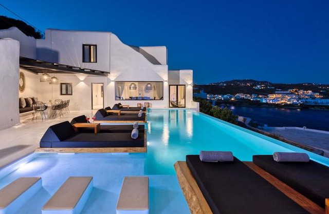 Psarou Black Villa