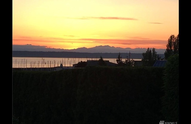 Puget Sound View Stunner in Marina Beach Town