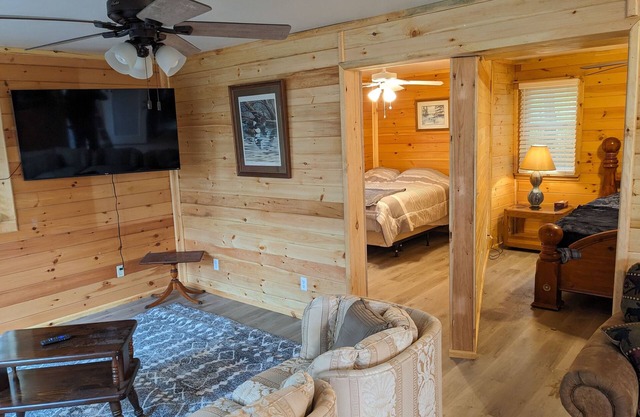 Pulaski Salmon fishing ,Tug hill ATV trails here, 3 bedroom house. Great Wifi