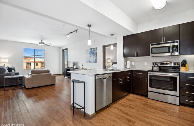 PURE SUITES DESERT RIDGE 2 BED POOL GYM WALK SHOPS/DINING