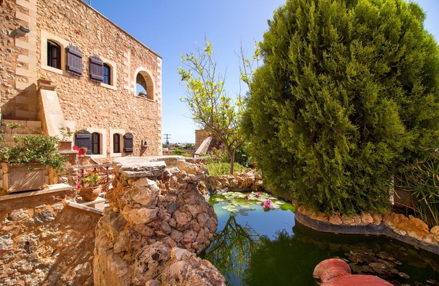 Purple villa Malotira - 1 bedroom -veranda -roof terrace - mountain and sea view