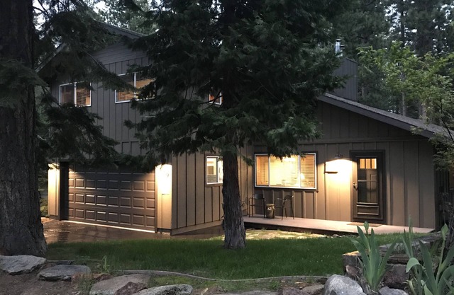 Pvt Hot Tub-Gorgeous Home-Perfect Location-as low as 199