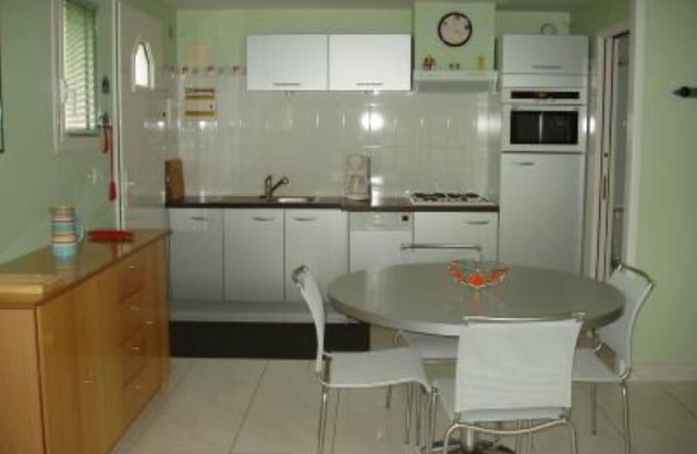 Pyla Sur Mer: apartment in villa located in residential area