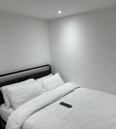 QB Stylish 2 Bedroom Apartment - Smart TV - Wifi - Parking