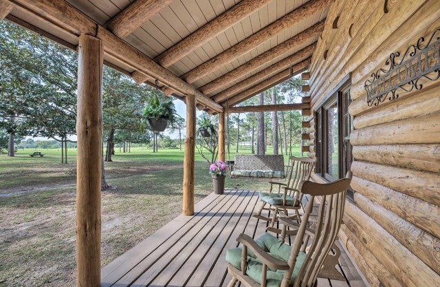 Quaint and Quiet Belleview Cabin on 35 Acres!