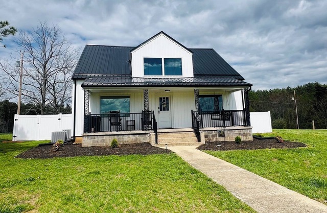 Quaint and spacious country farmhouse located near the small town of Gretna, VA