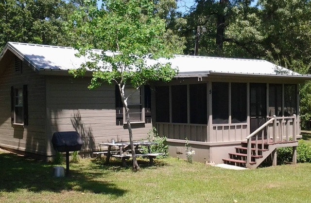Quaint cabin on Lake Sam Rayburn, TX - Cabin 5