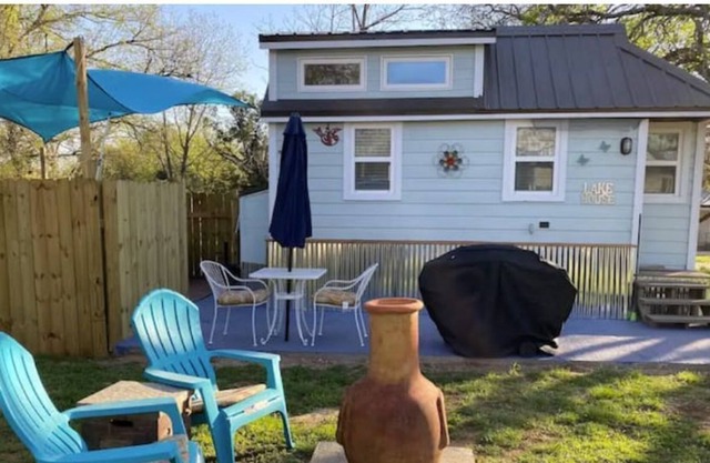 Quaint & Cozy 1-Bdrm Tiny Home- HOT TUB/SUPs/KAYAK