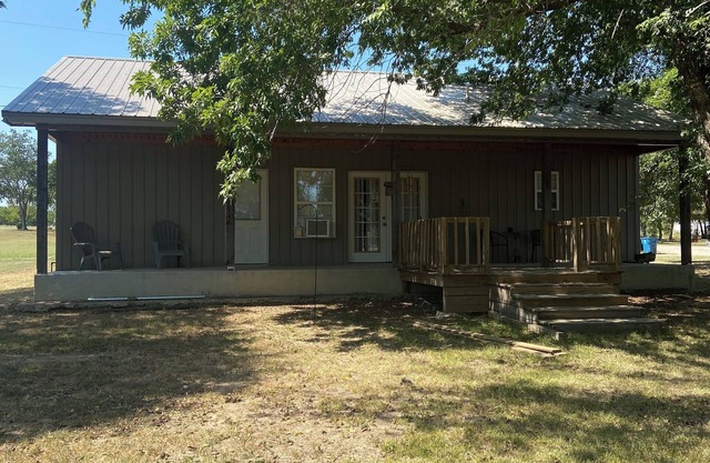 Quaint, handicap accessible house in serene Lehigh, classified as a ghost town.