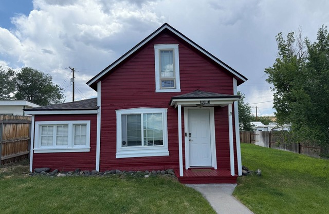Quaint Mesa Cottage in Town