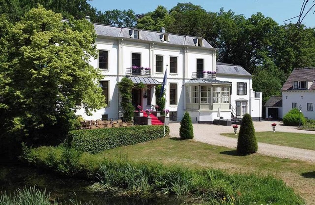 Quaint Retreat for Two Near with Easy Cycling Routes Nearby - 3 Units