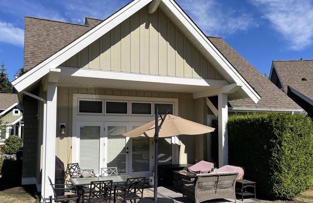 Qualicum Landing Beachside home